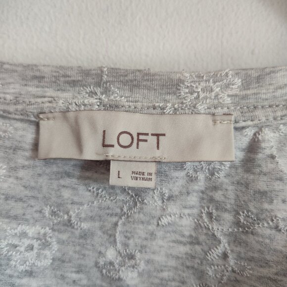 Ladies SZ L Loft  By Ann Taylor Grey T-Shirt - Picture 4 of 4